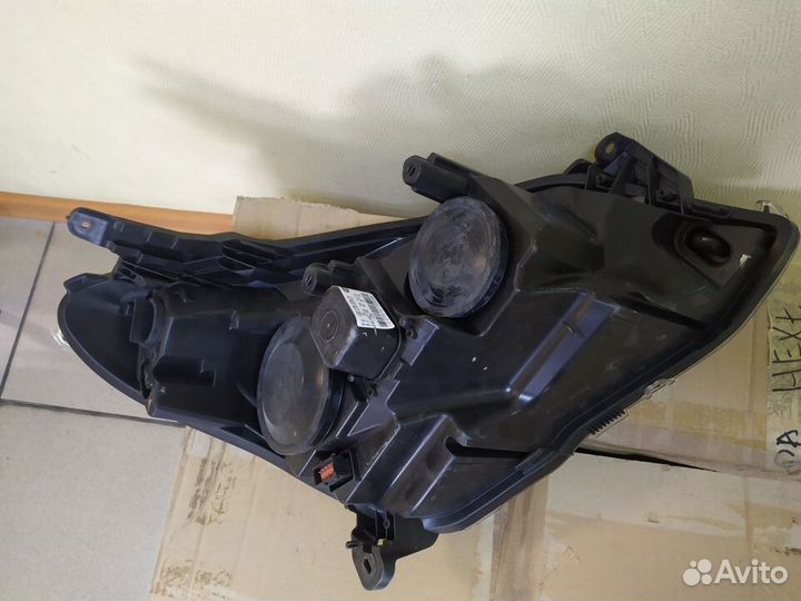 Фара левая Opel Astra H 93178635