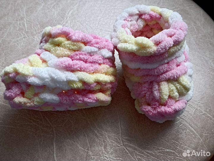 Плед вязаный плюшевый, пинетки, шарф снуд