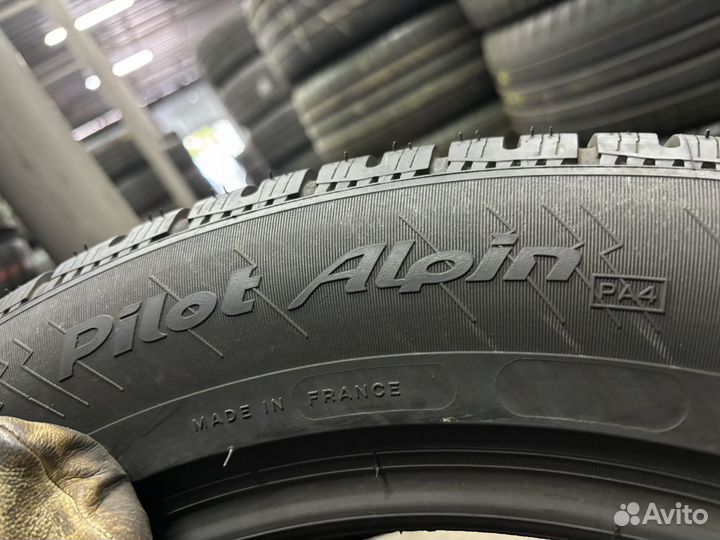 Michelin Pilot Alpin PA4 235/55 R17