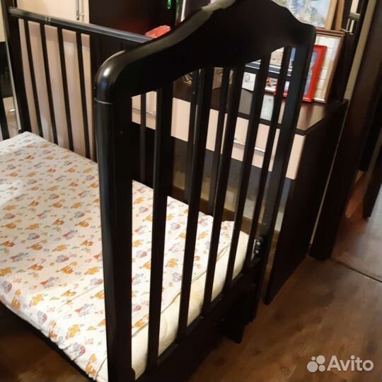 Детская кроватка - маятник