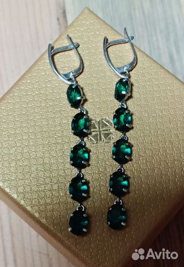 Серебряные серьги с зелёными фианитами