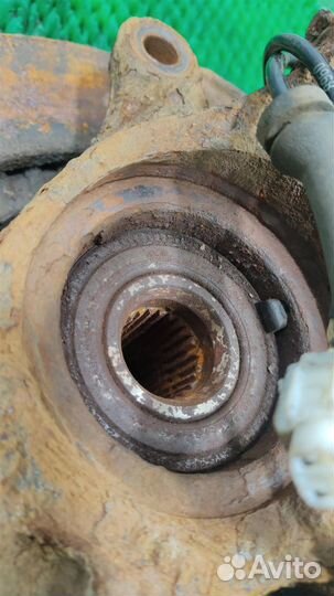 Кулак передний правый Suzuki Swift 2008