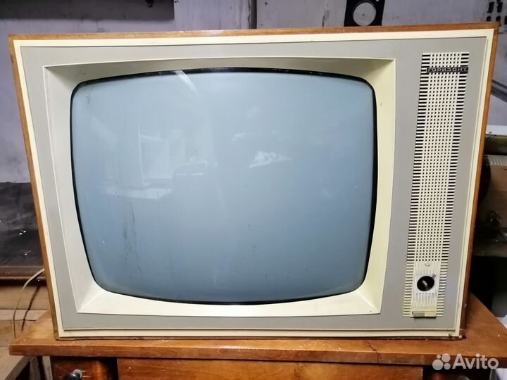 Старые телевизоры СССР 2 шт. Горизонт и Чайка 207