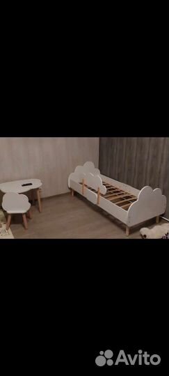 Детская кроватка с матрасоми