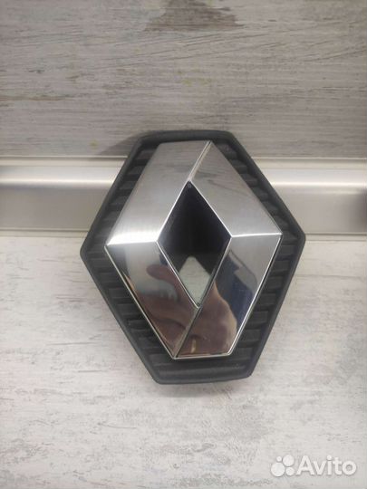 Значок renault