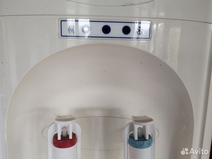 Кулер для воды напольный