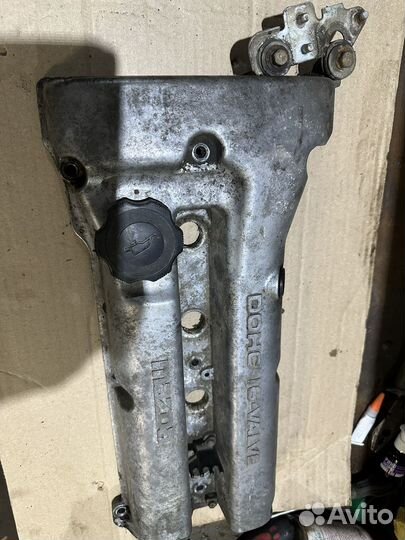Клапанная крышка mazda 323F BA 1,5