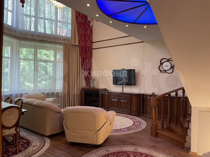 Дом 360,5 м² на участке 17 сот.