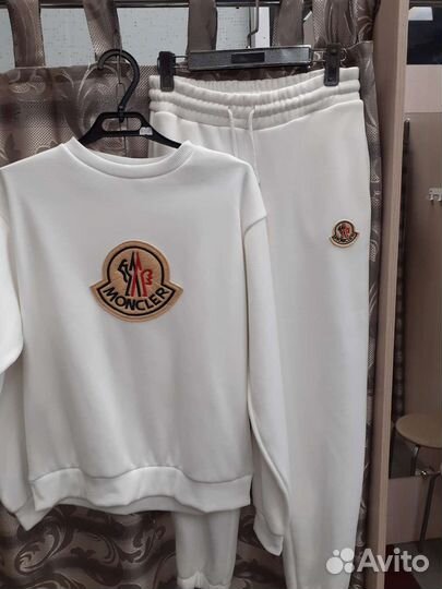 Спортивный костюм женский