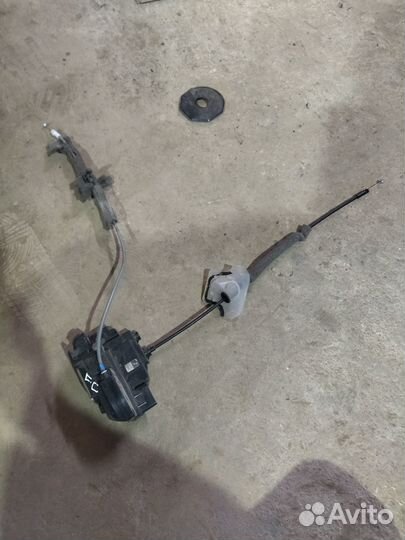 Замок передний правый qashqai 10 рест кашкай