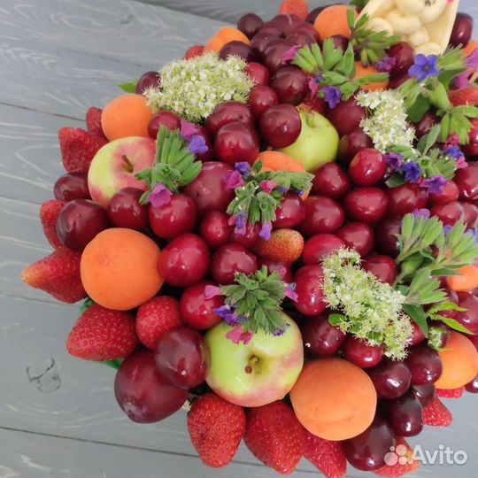 Корзина с ягодами и фруктами, ягодная корзина