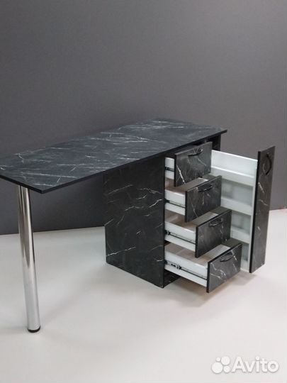 Маникюрный стол складной