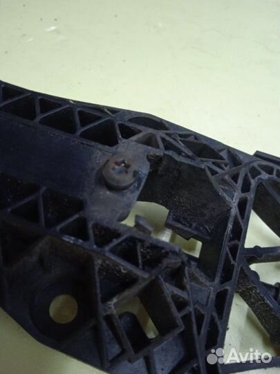 Кронштейн (корпус, держатель) ручки двери задний