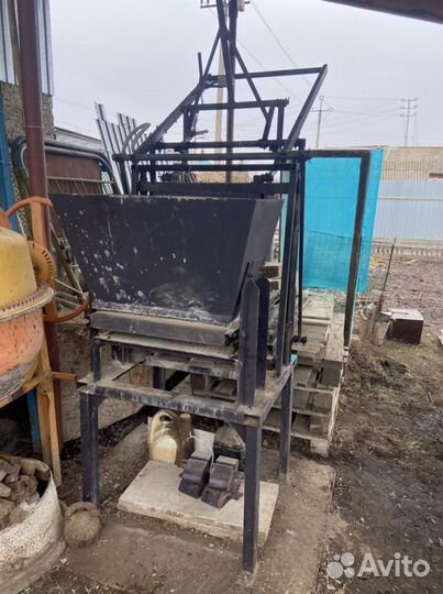 Станок по производству кирпича