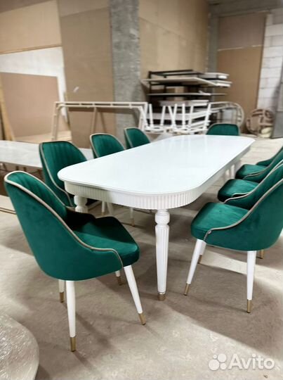 Стол и стулья в гостиную. На заказ
