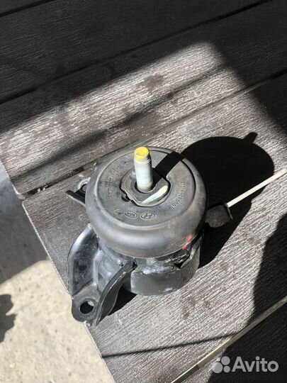 Опора двигателя правая Kia Rio 3 G4FA