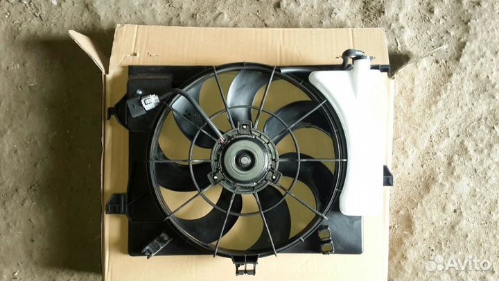 Вентилятор радиатора в сборе Kia Rio 3