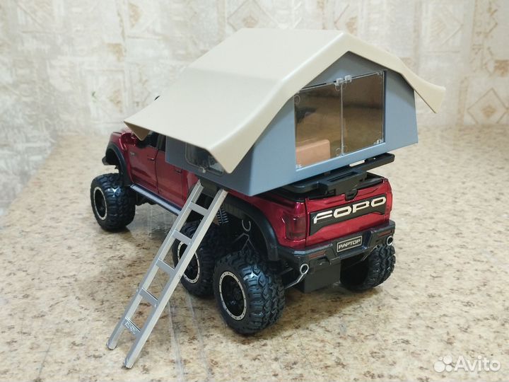 Дом на автомобиле Ford модель 1:24