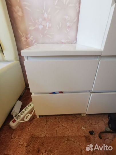 Прикроватная тумбочка