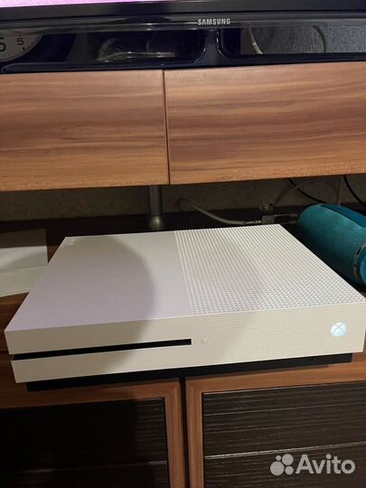 Xbox One s 1tb с играми