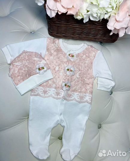 Комбинезон на выписку для девочки