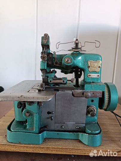 Продается оверлок