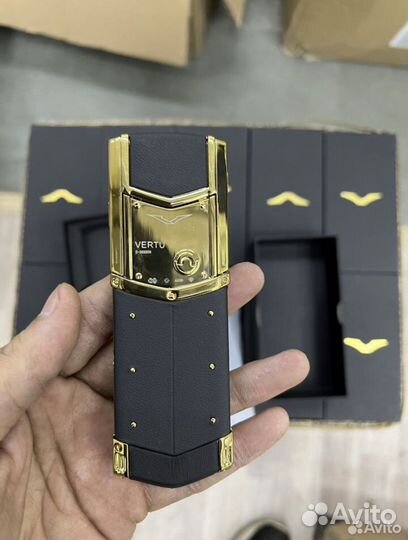 Vertu Черно- Золотой