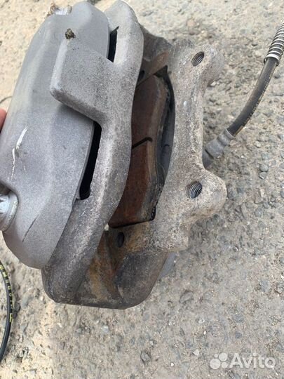 Суппорт передний правый Mercedes S 500 4Matic W221