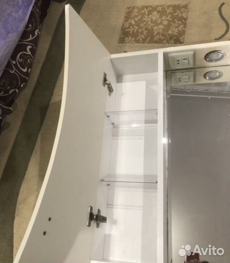 Зеркало с полкой в ванну