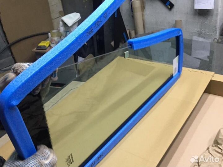 Стекло боковое левое нижнее Komatsu