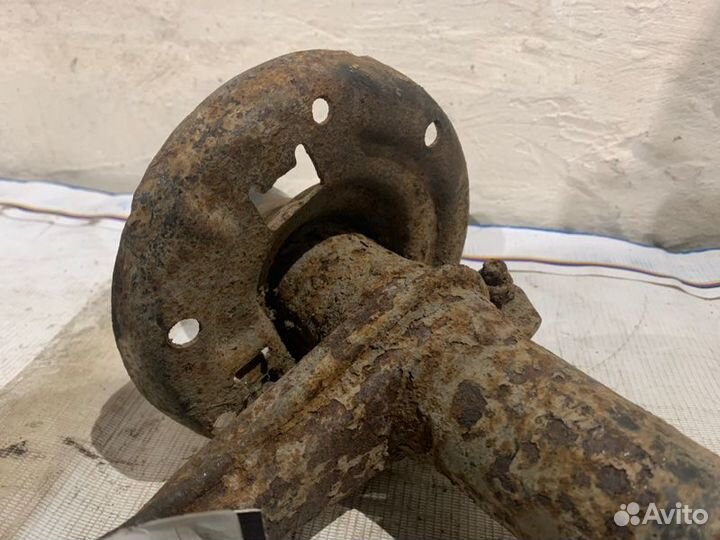 Кулак поворотный передний левый Audi Audi 80/90