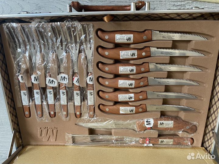 Набор ножей и вилок