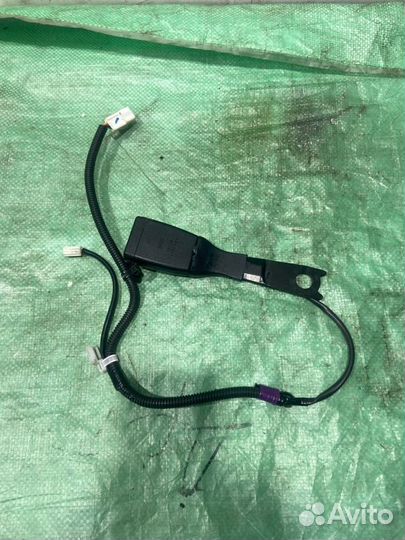 Ответная часть ремня безопасности передняя правая