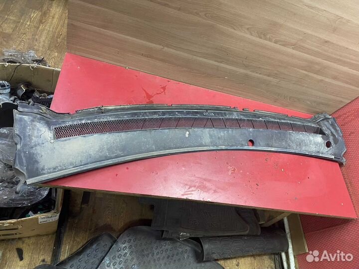 Решетка стеклоочистителей 1437467 Ford Focus 2 CB4