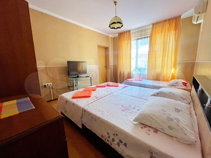 Комната 35 м², 1/3 эт.