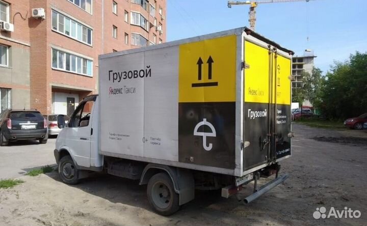 Водитель с личным грузовым авто