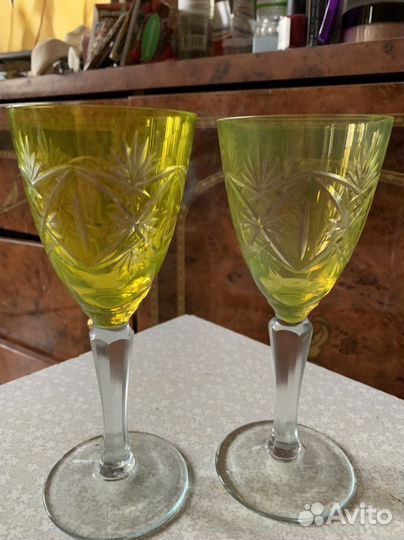Хрустальные бокалы и салатник в отличном
