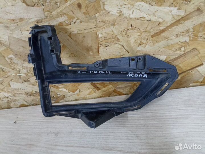 Накладка противотуманной фары левая Nissan X-Trail