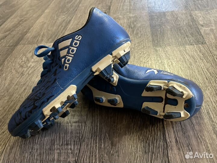 Футбольные бутсы adidas