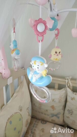 Игрушка на кроватку