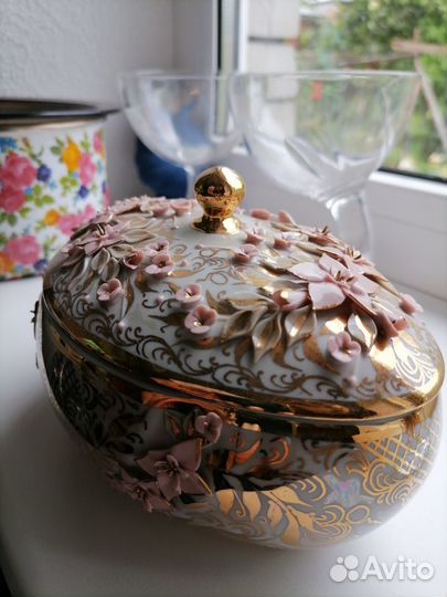 Фарфоровая шкатулка