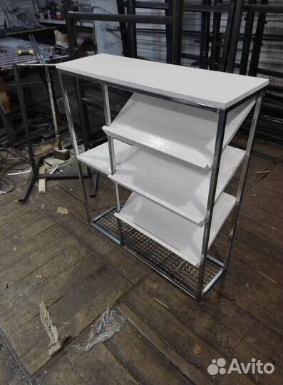 Стеллаж металлический для кафе