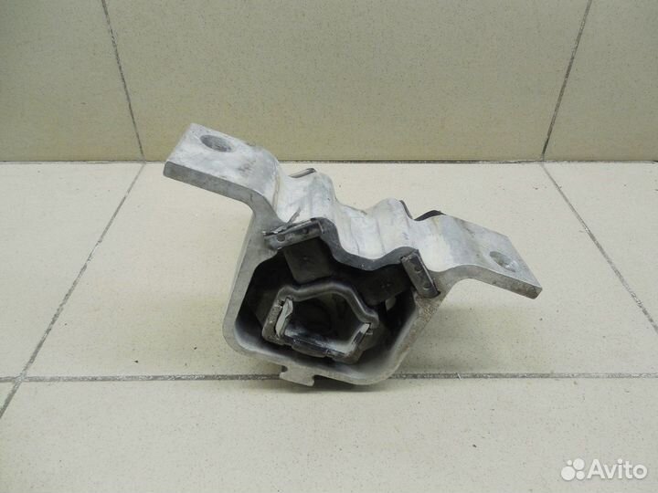 Опора двигателя правая Sandero 2009-2014