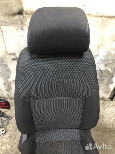 Переднее правое сиденье Volkswagen Polo 6