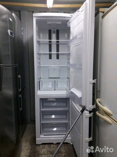 Холодильник б/у Hotpoint-Ariston HBD1201.04