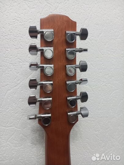 12-струнная электроакустическая гитара Yamaha