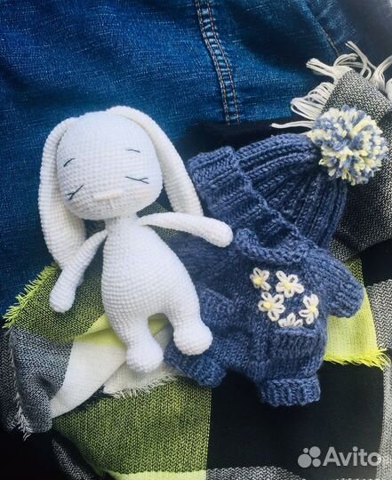 Вязаная игрушка «Зайка»