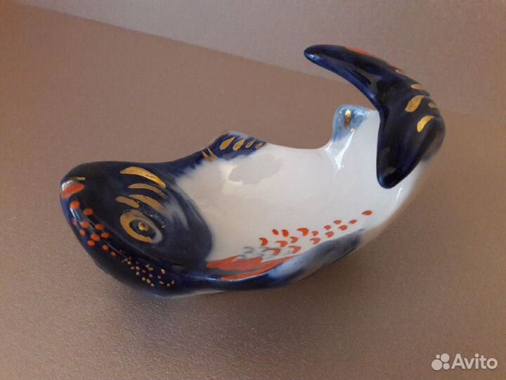 Фарфоровая статуэтка пепельница 