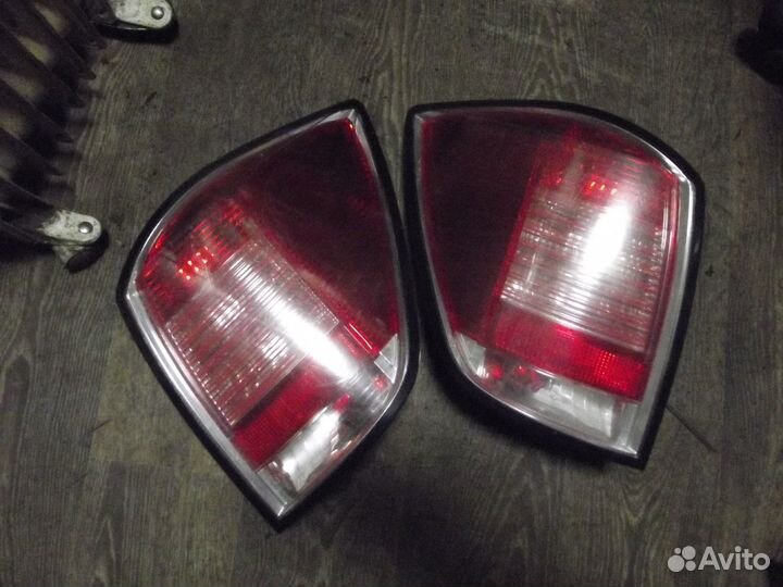 Фонарь задний правый Opel Astra H универсал