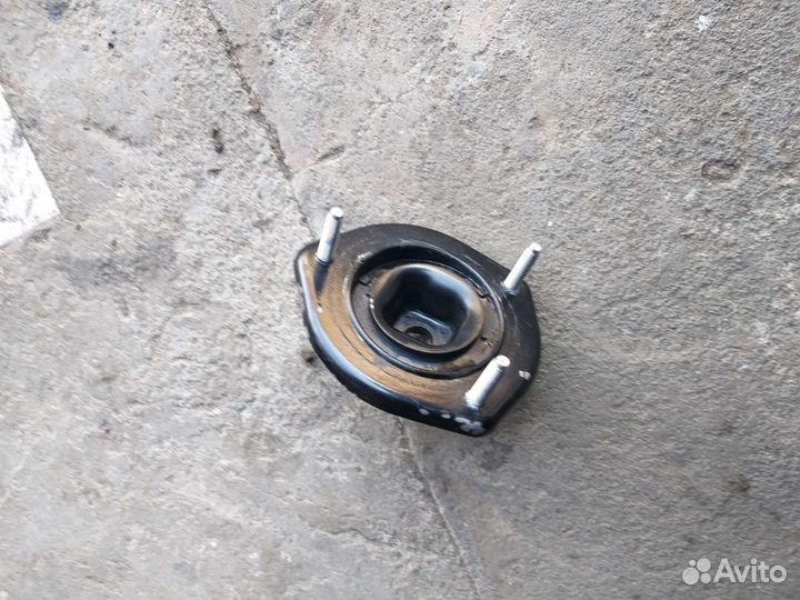 Опора амортизатора задняя правая toyota camry